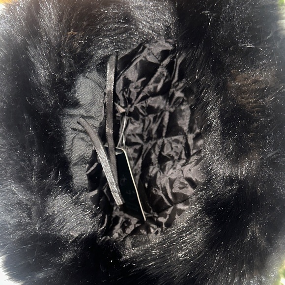 Luxurious Black Faux Fur Women's Hat - Picture 6 of 10